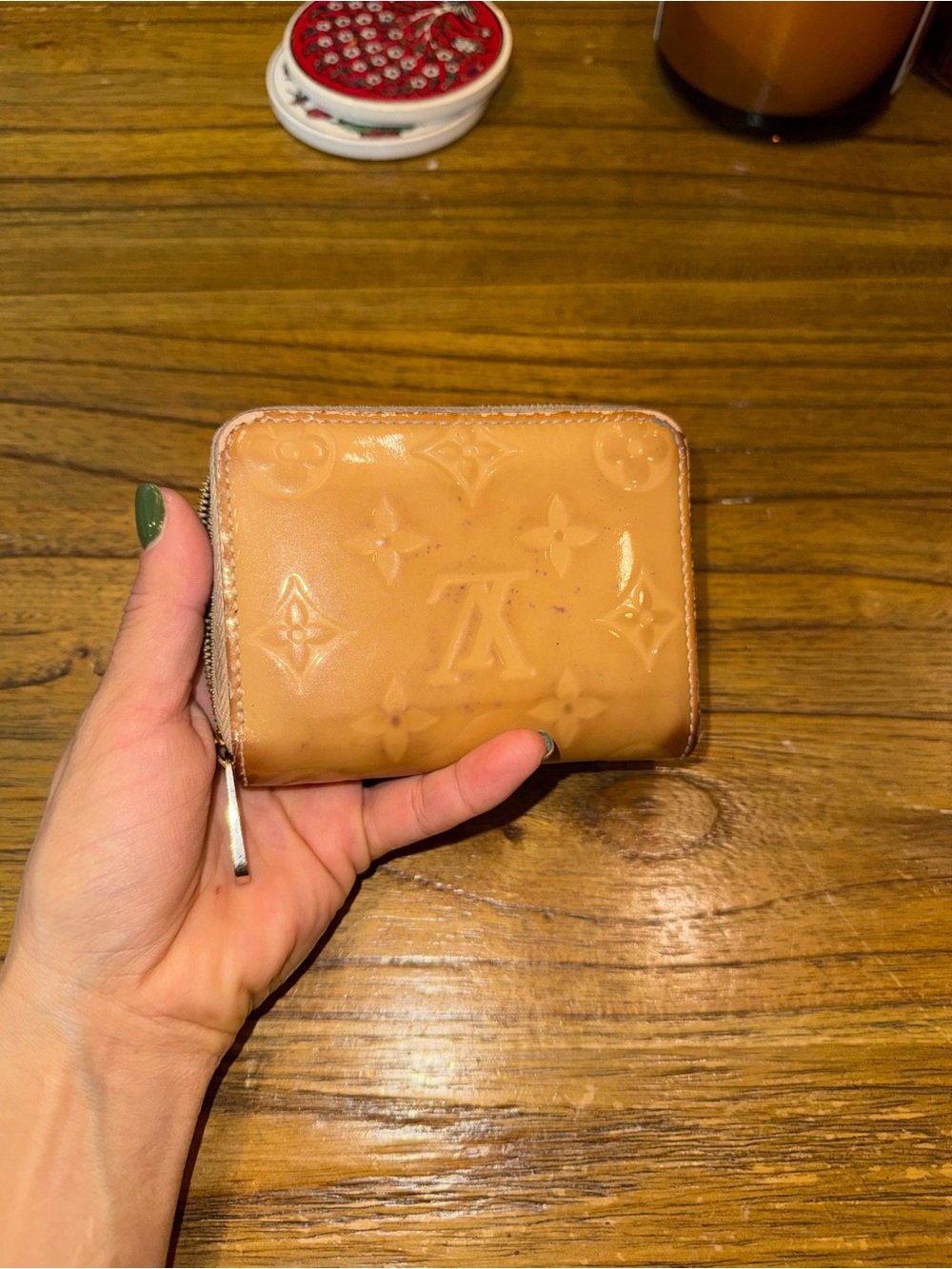 Louis Vuitton Vernis Zip Card Holder in Tan Patent - Picture 3 of 7